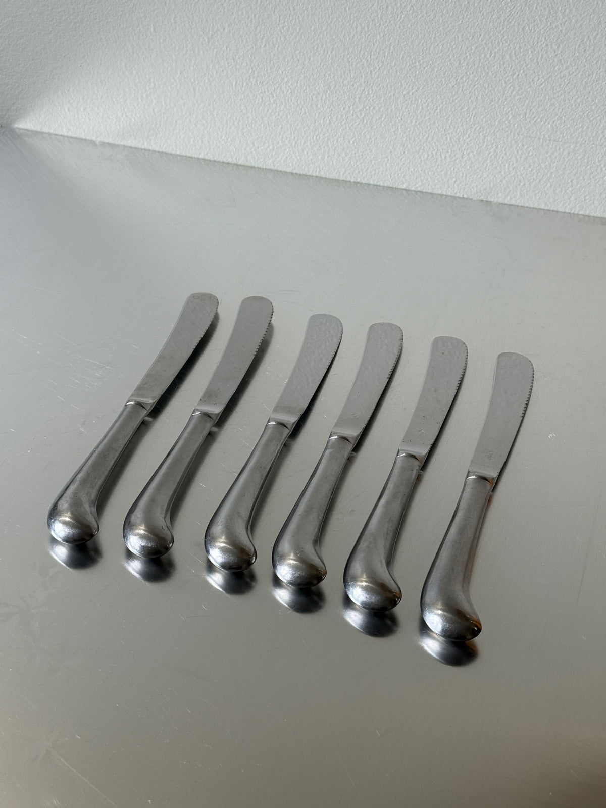 Set of 6 vintage colonial butter knives