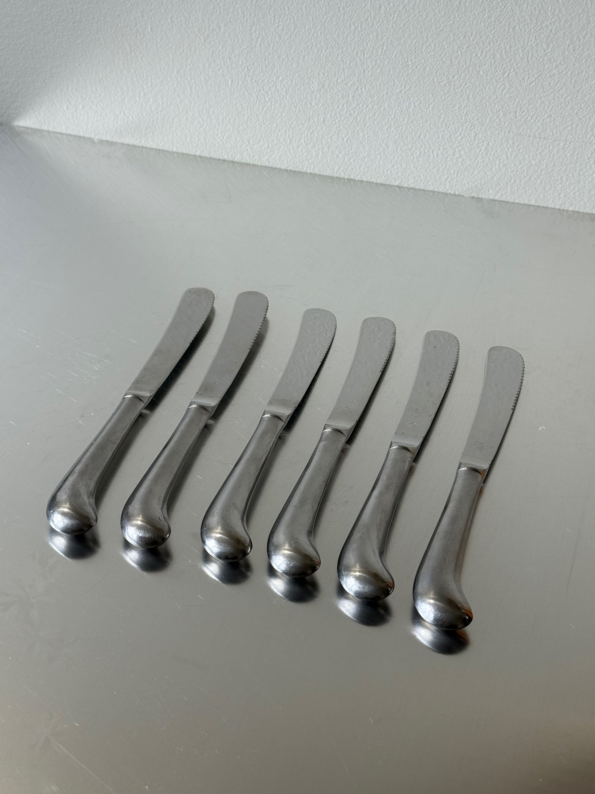 Set of 6 vintage colonial butter knives