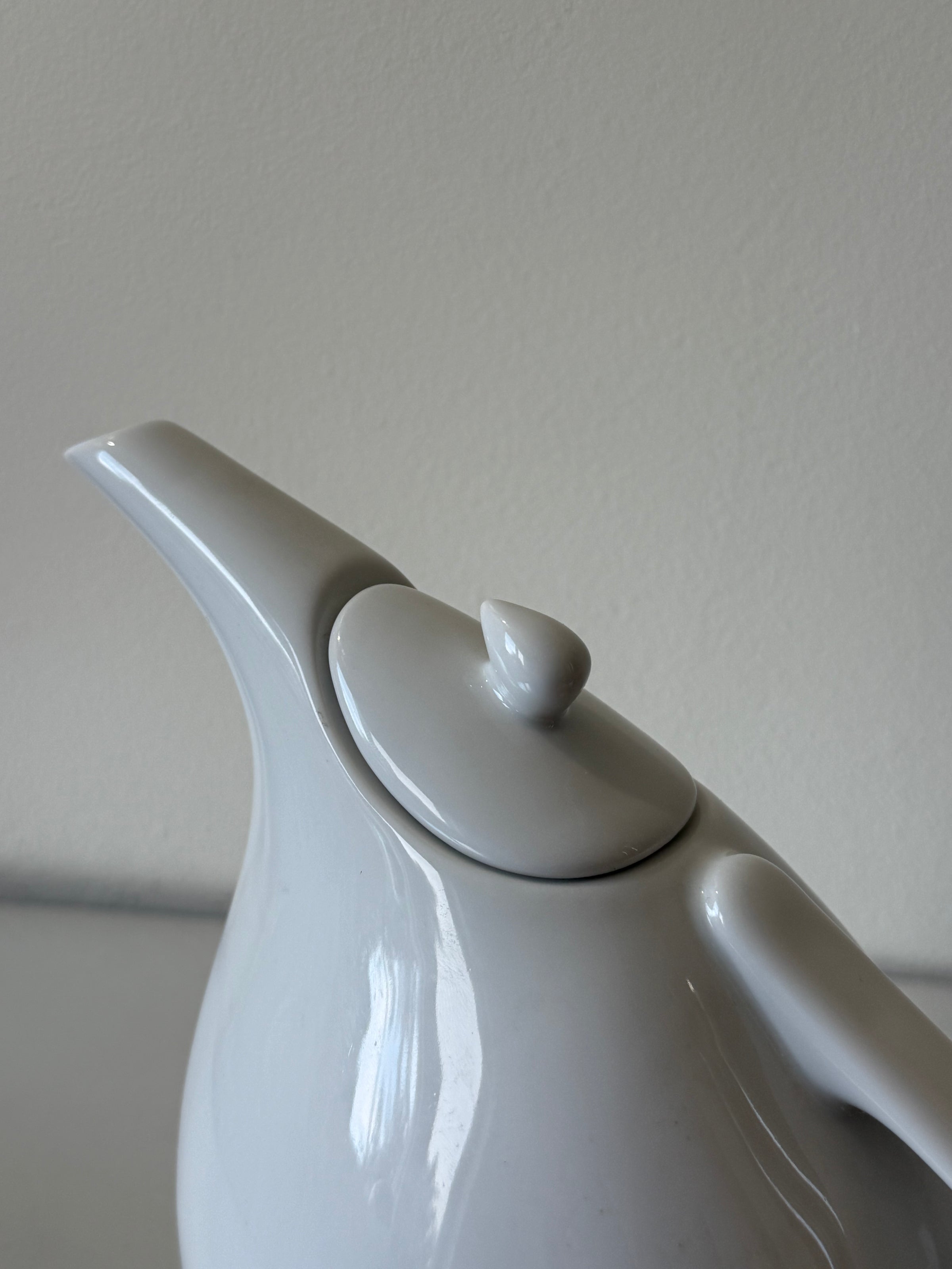 Tie Porcelain White Tea Pot