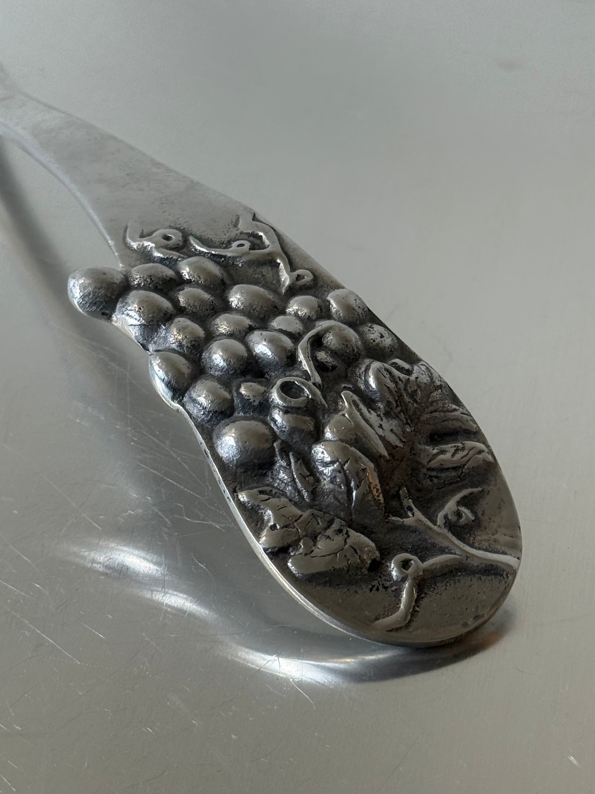 Mariposa Aluminum Salad Serving Fork 1995 Vintage Grapes Tong