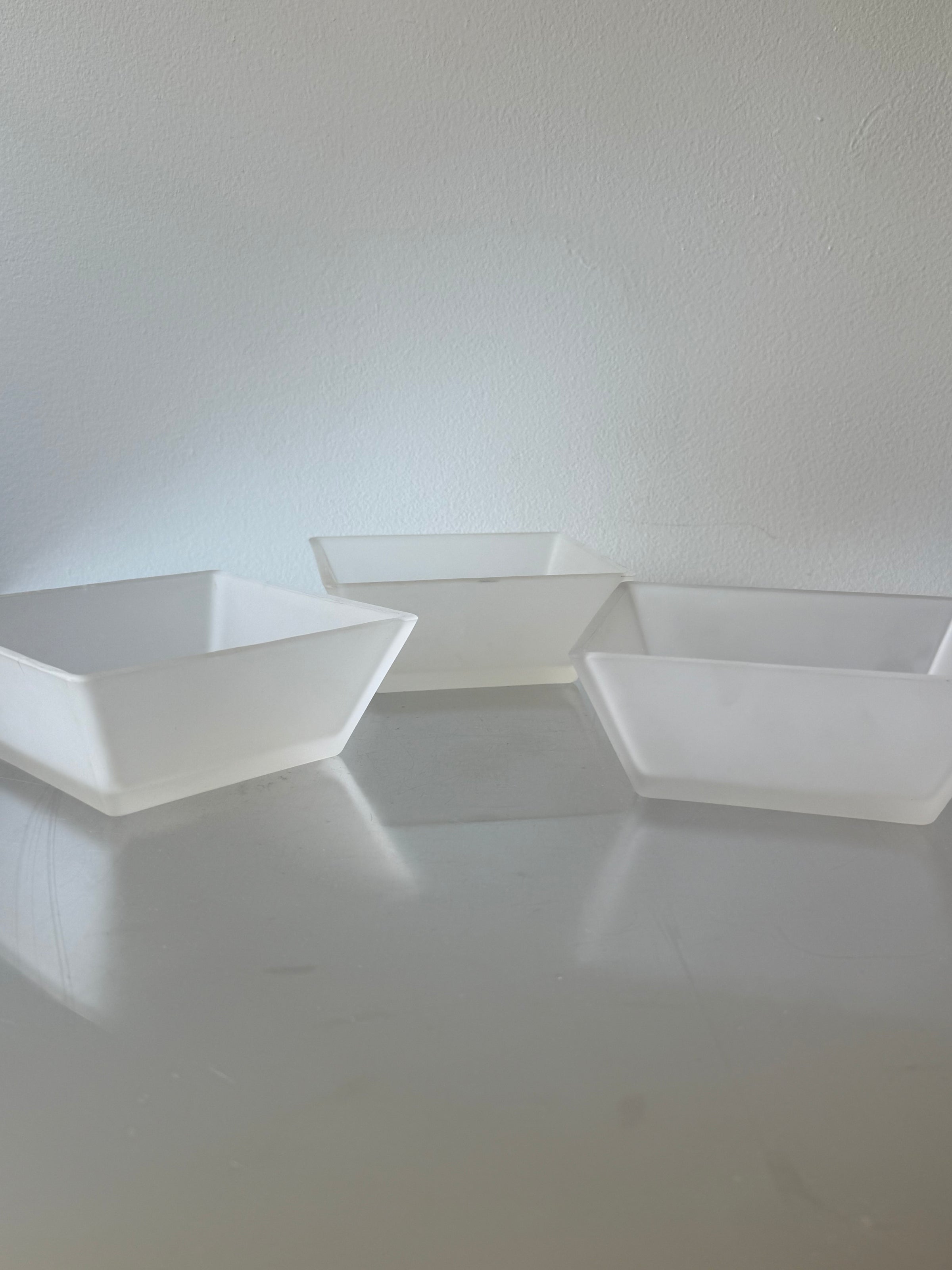 Set of 3 crystal frosted bowls