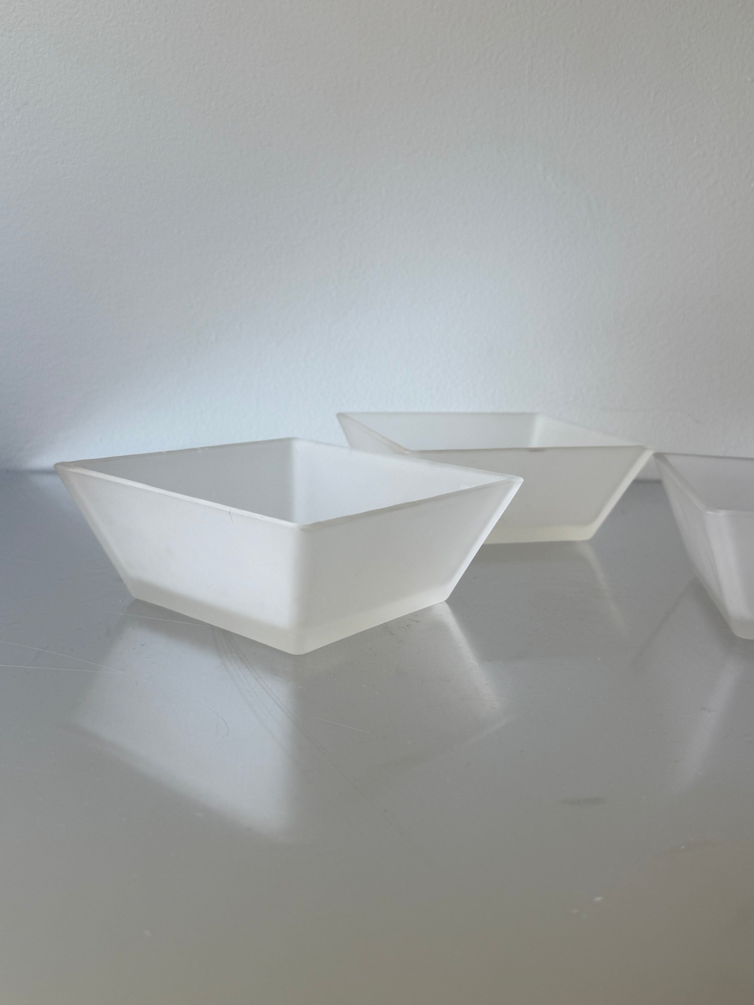 Set of 3 crystal frosted bowls