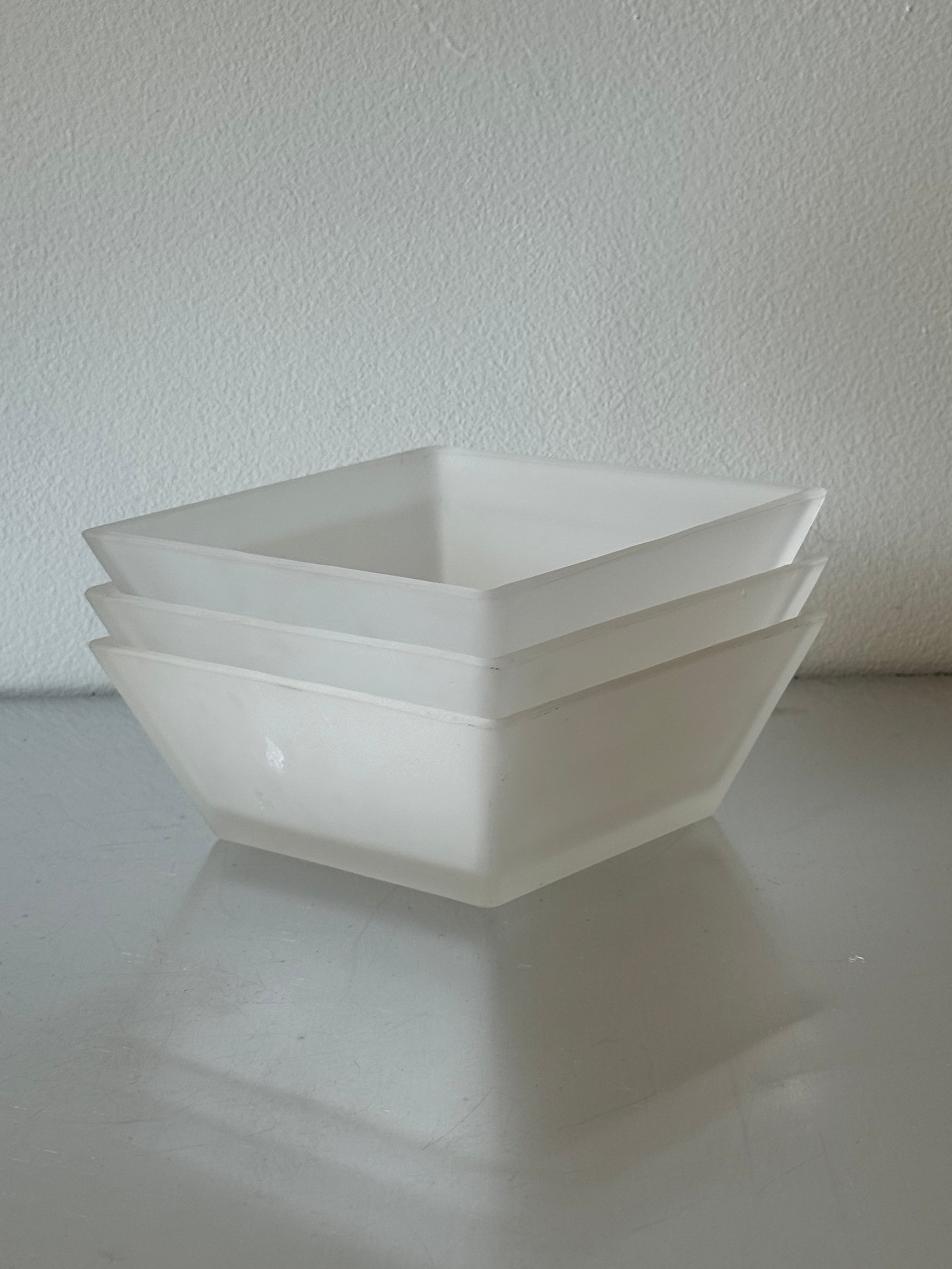 Set of 3 crystal frosted bowls