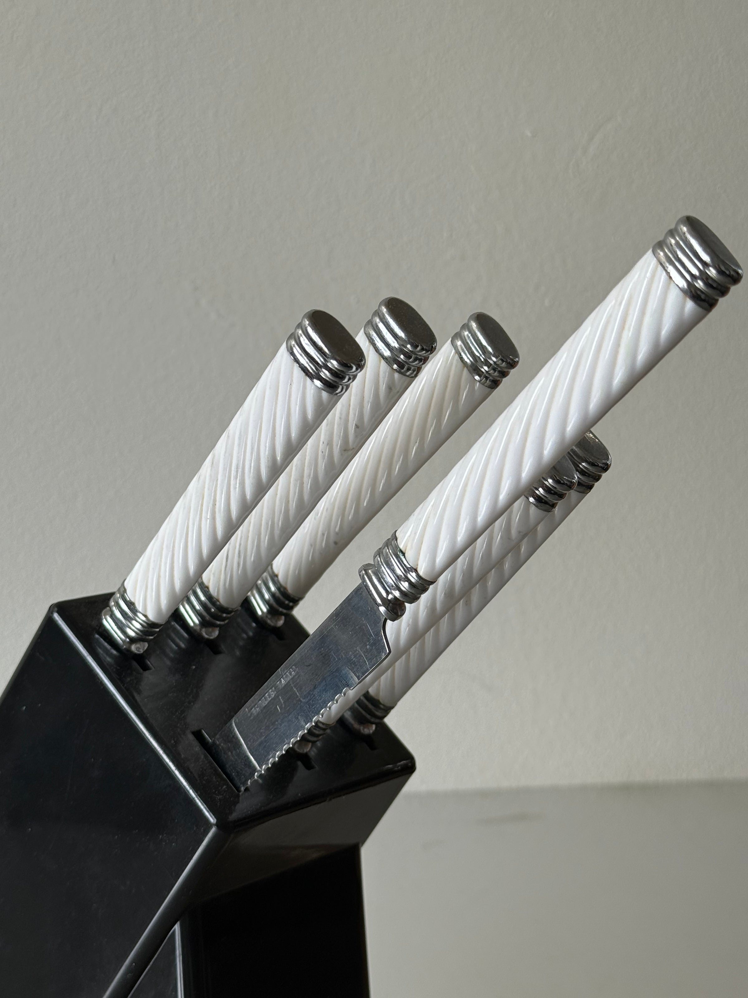 Vintage Mikasa Acryclic Knives Bloc